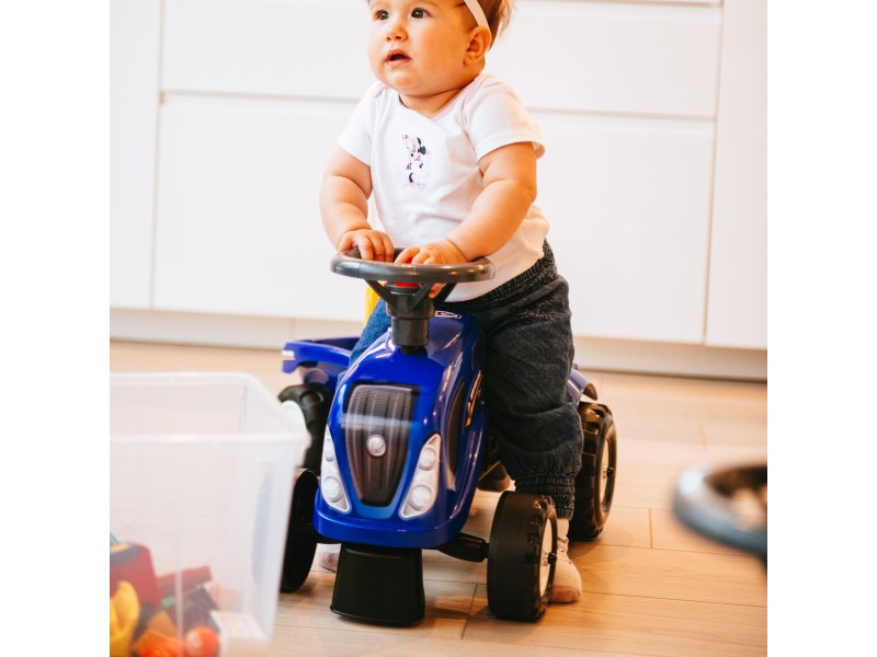 FALK Traktorek Baby New Holland Niebieski z Przyczepką + akc. od 1 roku FALK Traktorek Baby New Holland Niebieski z Przyczepką + akc. od 1 roku